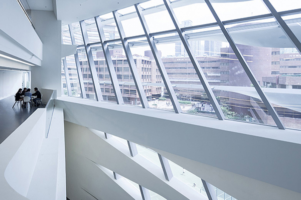 香港賽馬會創新樓內部 (圖／Zaha Hadid Architects)