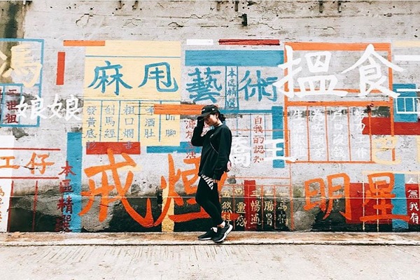 香港的鴻圖道以港式問候語的塗鴉方式成為擁有自己國家文化特色的新景點（圖／zitaaa.m）