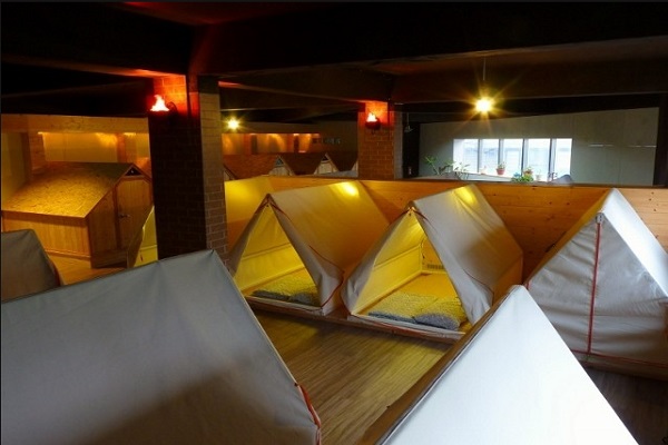棚棚屋是首創室內搭帳篷的旅社（圖／棚棚屋Pon pon woo）