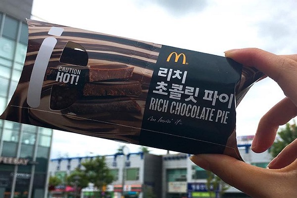 韓國麥當勞巧克力派一上市馬上就被搶購一空（圖／돼지보스 출격）