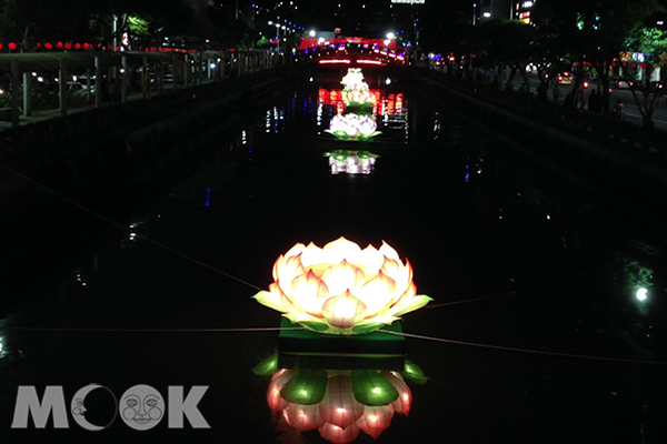 基隆夜景新亮點  中元水蓮燈點亮河畔