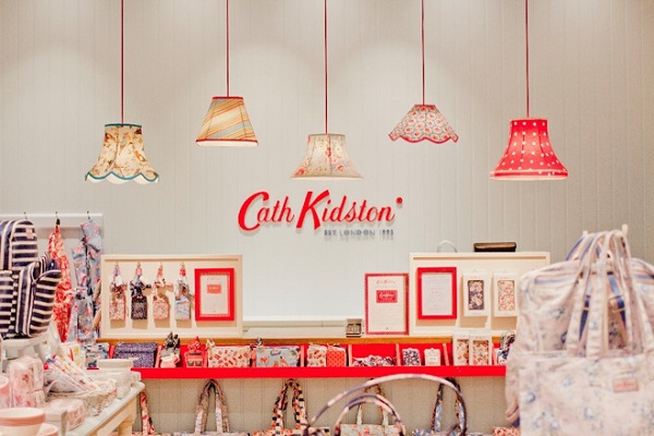 復古鄉村風在各地擁有大批粉絲的Cath Kidston。(圖 / スターバックス コーヒー ジャパン 株式会社)