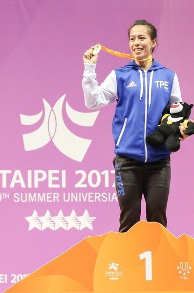 郭婞淳挺舉舉破世界紀錄，一舉拿下舉重58公斤級金牌！(圖／台北市政府)