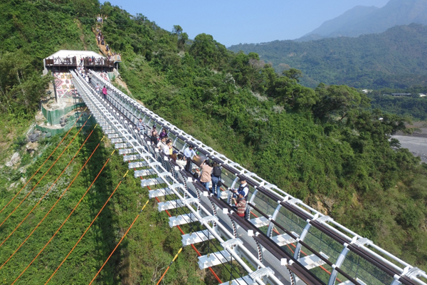 屏東「山川琉璃吊橋」。   ( 圖／i 屏東愛屏東)