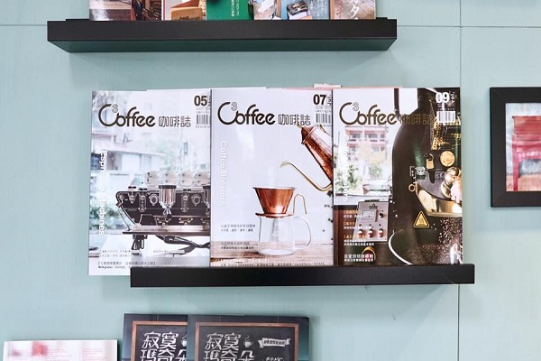 咖啡空少成為咖啡誌的專欄作家，用一筆一字撰出自己對咖啡的理念及喜愛（圖／咖啡空少 world coffee shops）