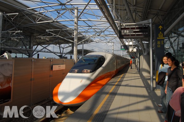 中秋國慶假期為運輸高峰，訂高鐵票要趁早。(圖／MOOK)