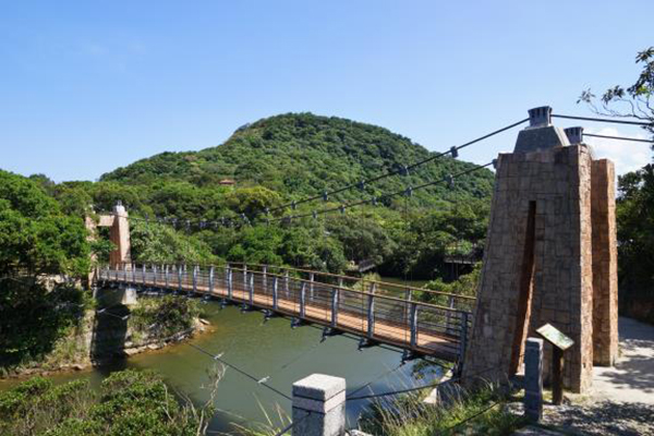 情人湖公園的情人吊橋 (圖／基隆市政府)