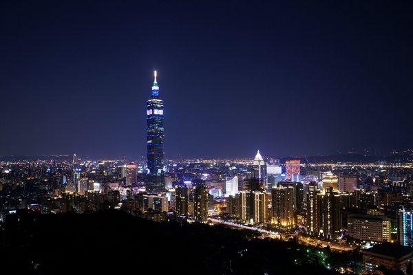 台北101大樓也是賞月的絕佳景點 (圖／北市大地處)