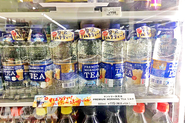 話題新商品「透明奶茶」在日本超商、超市及藥妝店買到 (圖／Rhoda)