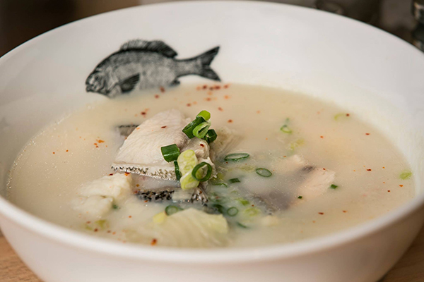 「和興號鮮魚湯」首創豆乳鮮魚湯 (圖／和興號鮮魚湯)