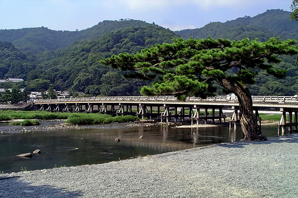 嵐山渡月橋 (圖／Wikipedia)