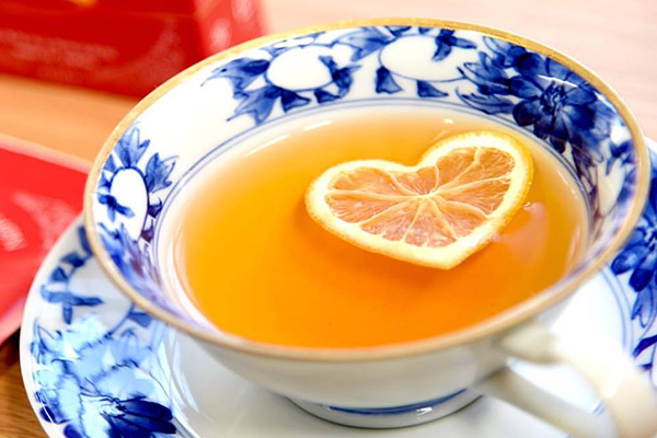 檸檬心形漂浮紅茶 (圖／光浦醸造)