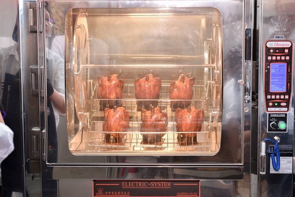 第三代經營的香雞城傳承獨門烤雞配方好滋味讓人著迷（圖／香雞城）