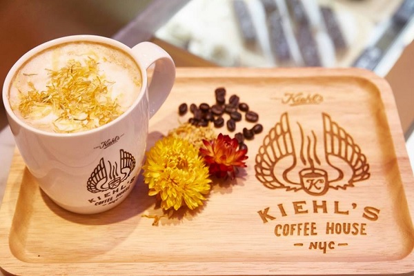 KIEHL’S Coffee House的金盞花拿鐵是眾多人喜愛的明星飲品（圖／KIEHL’S）