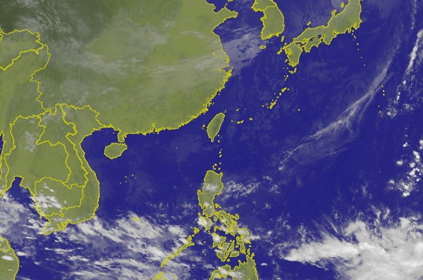 關島附近的熱帶性低氣壓23日恐成颱風。(圖／中央氣象局)