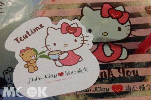 清新福全與Hello Kitty 合作，再推出吸管插卡吸客。（圖／MCherie)