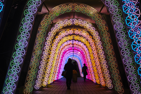 全長140公尺的光之迴廊「MILKY WAY」 (圖／TOKYO DOME)