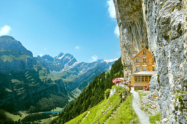 世界最刺激景觀餐廳  懸崖小木屋絕美臨空視角