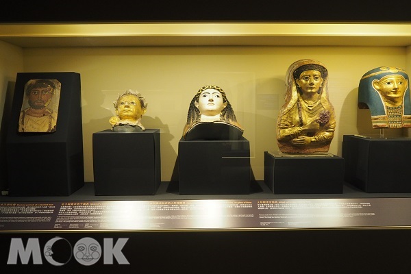 人形棺的面具，也有塗上黃金的人形棺面具（攝影／MOOK景點家張盈盈）