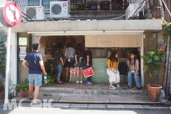 文青的店面設計在東區的巷弄間，是許多女孩必去的熱門飲料店（圖／MOOK景點家張盈盈）