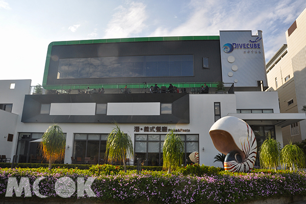 「潛立方旅館」是亞洲唯一的潛水旅館 (攝影／MOOK景點家高嘉俊)