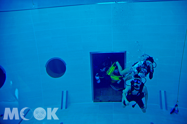 位在台中的潛立方旅館，開創台灣城市潛水風潮 (攝影／MOOK景點家高嘉俊)