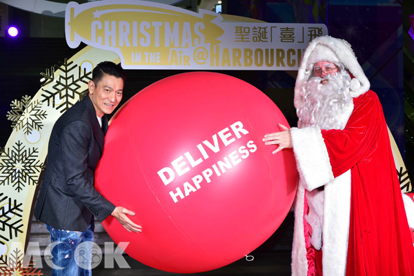亞洲巨星劉德華先生出席香港「海港城」舉行的聖誕亮燈儀式。(圖／海港城)
