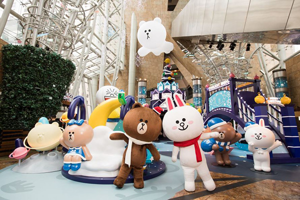 LINE FRIENDS 宇宙主題聖誕佈置 (圖／朗豪坊)