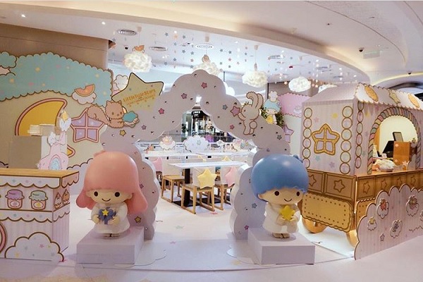 香港銅鑼灣希慎廣場內新開幕期間限定Little Twin Stars主題甜品店，引起粉絲朝聖（圖／honeymoondessert）