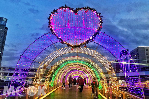 基隆海洋廣場美麗燈海隧道 (圖片提供／eric_chihhao)