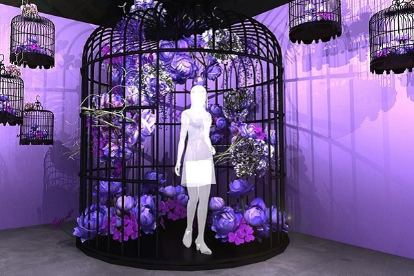 浪漫又夢幻的紫鳥籠花房，在紫色花園裡，大小鳥籠錯落有致，一整片的迷人花牆使人陶醉（圖／色廊展）