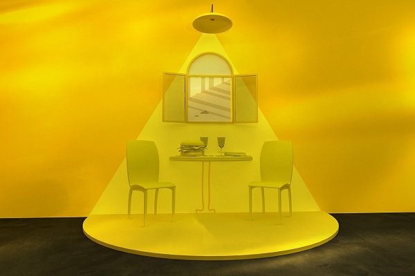 活力滿點的黃色早餐店將桌椅、傢俱全部都是黃的不稀奇，連漢堡都以黃色呈現！讓黃色早餐店帶給大家滿滿的活力補給（圖／色廊展）