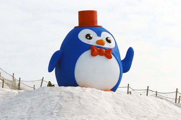 最新七股鹽山吉祥物 -- 好運企鵝。(圖／七股鹽山，以下同)