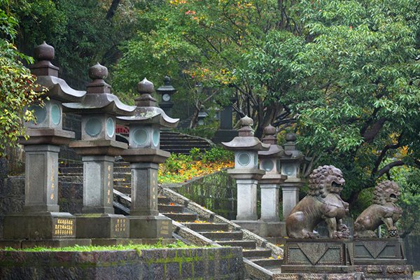 拱北殿日治時期遺留的神社燈 (圖／汐止區公所)