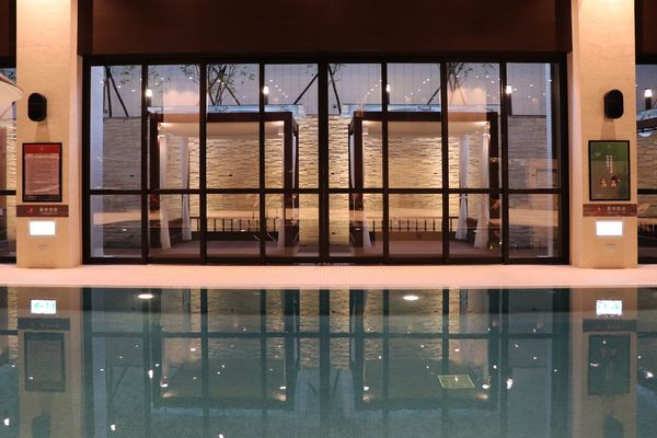 北投亞太飯店室內大型泳池 (圖／北投亞太飯店 Asia Pacific Hotel Beitou)