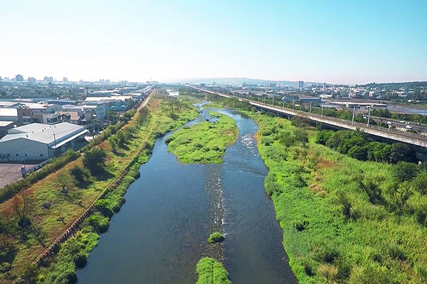 台中打卡新景點  水岸廊道日夜景都好拍