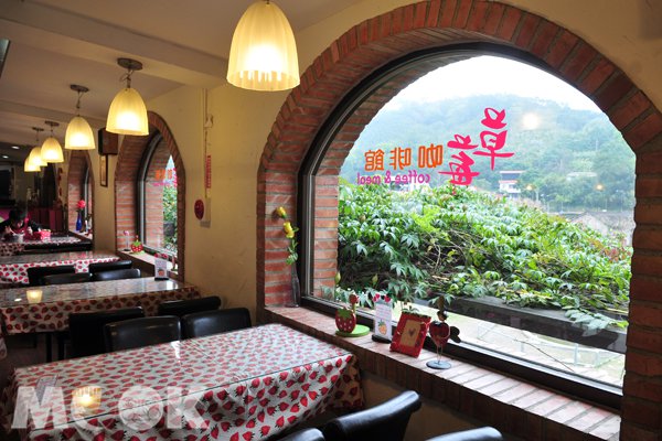 大湖酒莊內附設的咖啡館擁有舒適的用餐環境 (圖／MOOK)