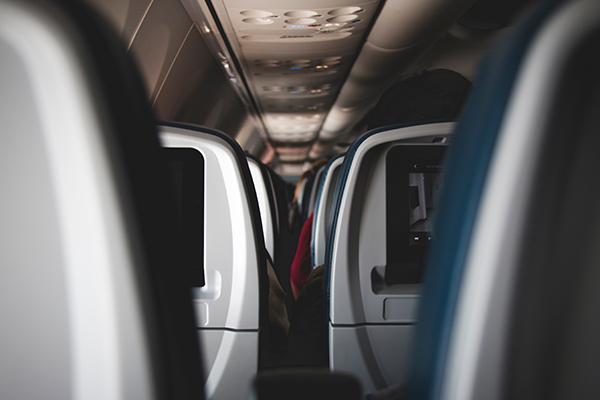 飛機恐懼症是許多旅客的煩惱 (圖／StockSnap)