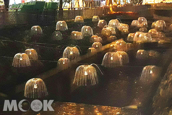 綠川燈飾 – 優悠水母 (圖片提供／molly888666)