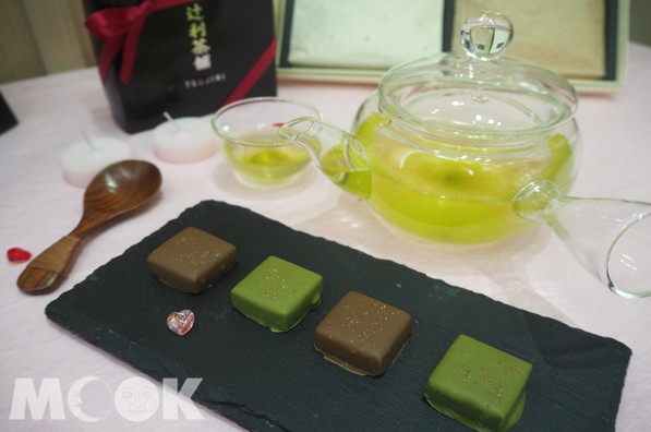 TSUJIRI LOVE禮盒包含焙茶巧克力與抹茶巧克力各2入。(攝影／MOOK景點家張盈盈)