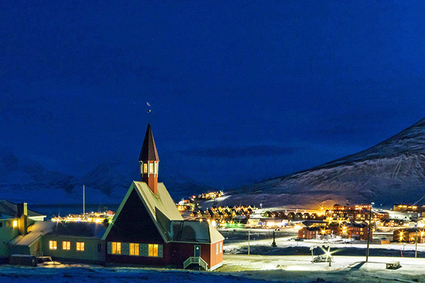 隆雅市是世界上唯一禁止生命在這裡開始與終結的城鎮 (圖／Svalbard，以下同)
