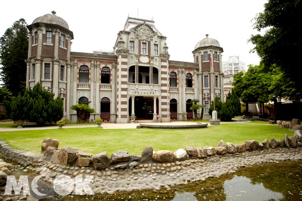 興建於日本大正三年，曾是鹿港辜家辜顯榮宅邸，現在是鹿港民俗文物館。(圖／MOOK)