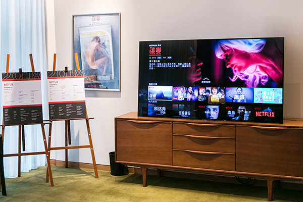 Netflix追劇主題房可享受65吋OLED智慧電視