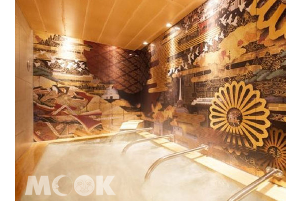 「京都百夫長膠囊旅館及Spa」館內裝潢採用大量日本傳統元素。（圖／樂天旅遊）