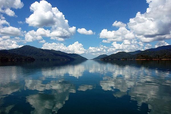 肯逸湖 (圖／Kenyir Lake)