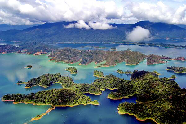 肯逸湖 (圖／Kenyir Lake)