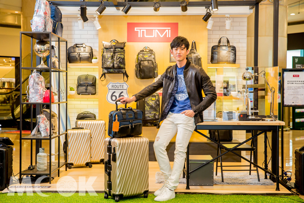 風格型男吳慷仁特以活動嘉賓身份出席TUMI春夏新品發表會。（圖／TUMI）