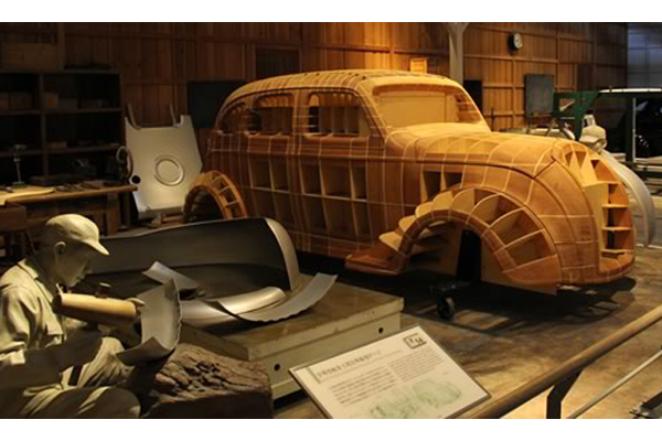豐田產業技術紀念館，館內展示豐田企業原本從生產紡織機起家。(圖／豐田產業技術紀念館）