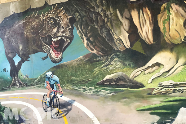 中和恐龍園區的壁面上有超逼真3D立體彩繪。