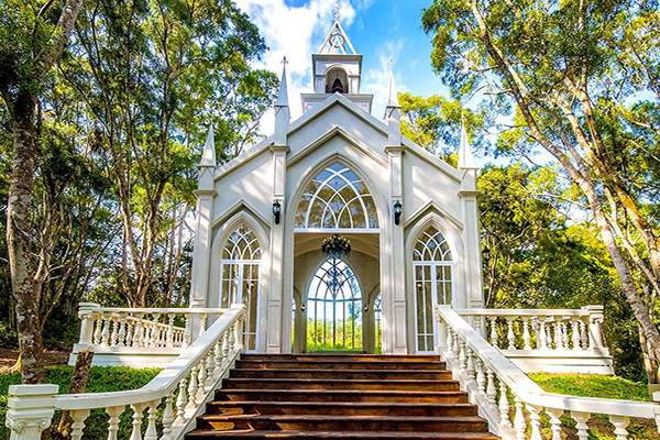 格林奇幻森林婚紗攝影基地 – 白教堂 (圖片提供／格林奇幻森林，以下同)